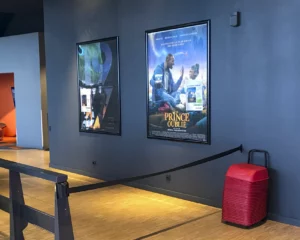 Exemple d'affichage mural - Clic-clac dans un cinéma : Cineville les ponts-de-cé