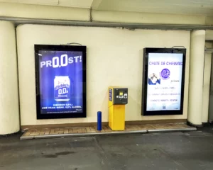 Exemples d'affichage mural - Lux dans un garage sous terrain